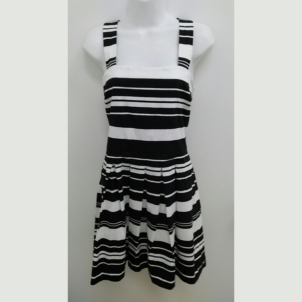 Women's Black & White Fit Flare Pleated Dress 6P